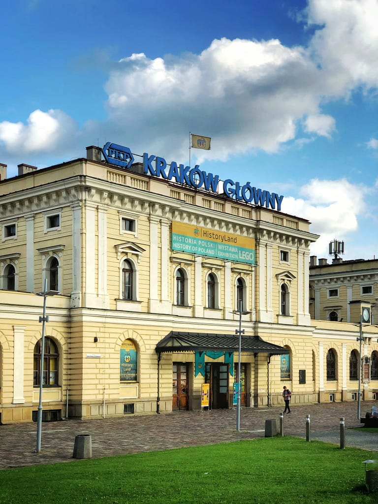 Jak dojechać z Balic do centrum Krakowa - pociąg z lotniska