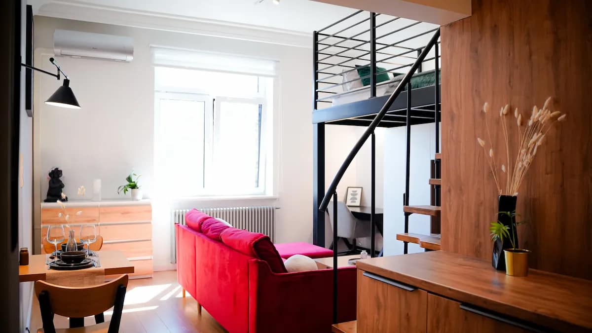 Cozy Apartment Kraków - klimatyzacja biurko robocze
